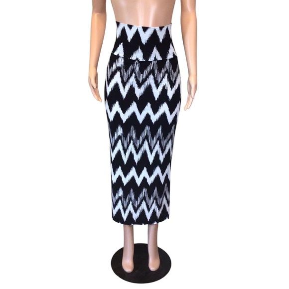 Full Tilt Women’s Black White Chevron Maxi Skirt Size Large High Waist - Picture 2 of 6
